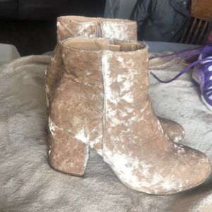 RF Room Of Fashion velvet heeled booties size 6.5